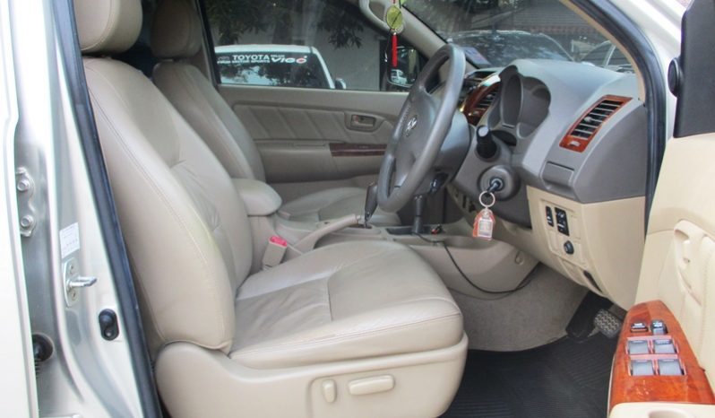 2010 – VIGO 4WD 3.0G AT DOUBLE CAB SILVER – 9199 full