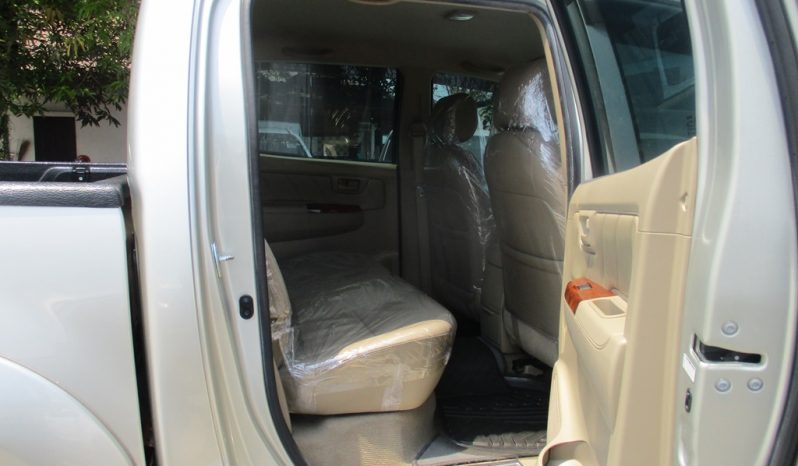 2010 – VIGO 4WD 3.0G AT DOUBLE CAB SILVER – 6258 full