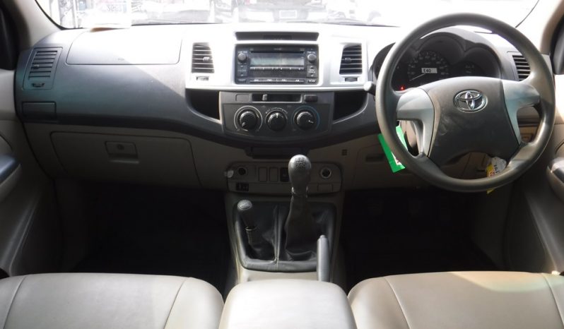 2013 – VIGO 4WD 2.5E MT SMART CAB SILVER 9644 full