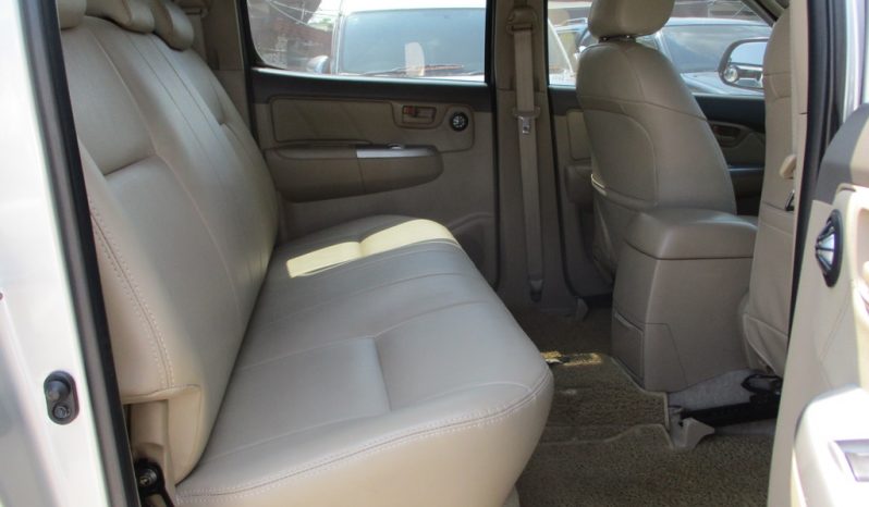 2013 – VIGO 4WD 3.0G AT DOUBLE CAB SILVER – 9143 full